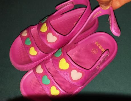 Predám dievčenské sandálky veľ.30, 30