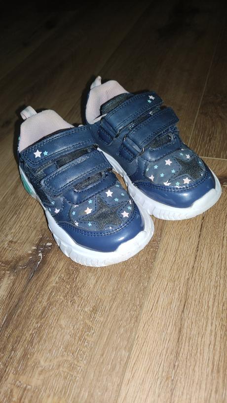 Dievčenské tenisky, 25