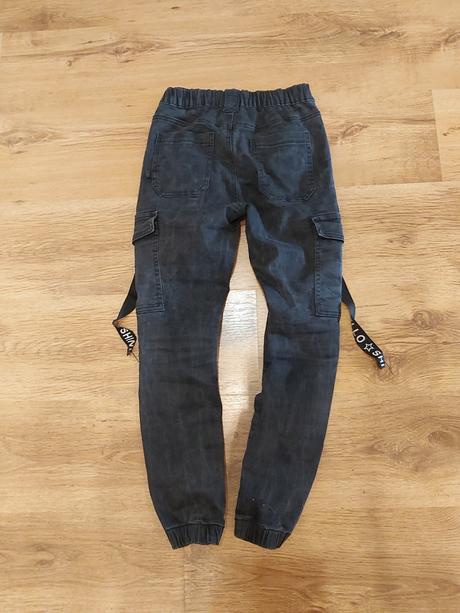 Čierne nohavice., 26