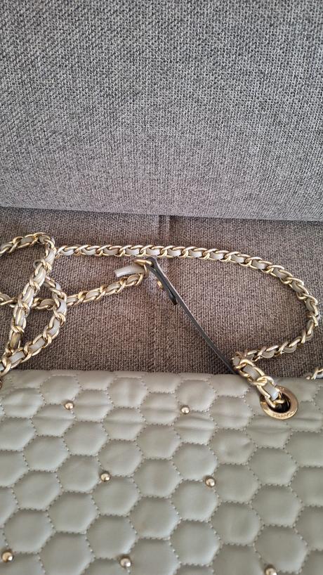 Väčšia kabela, carpisa