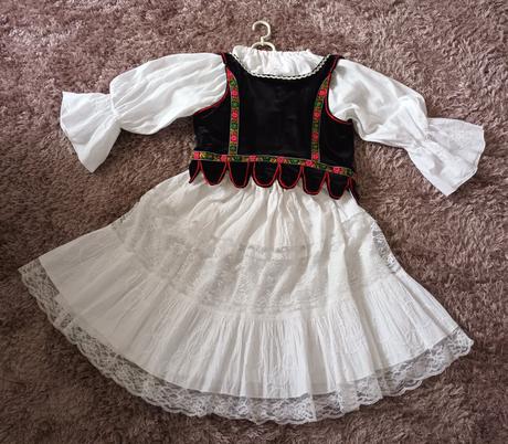 Dievčenský kroj na 10rokov, 152