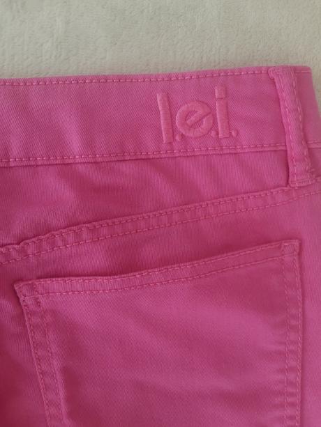 Tristvrtove nohavice, 38