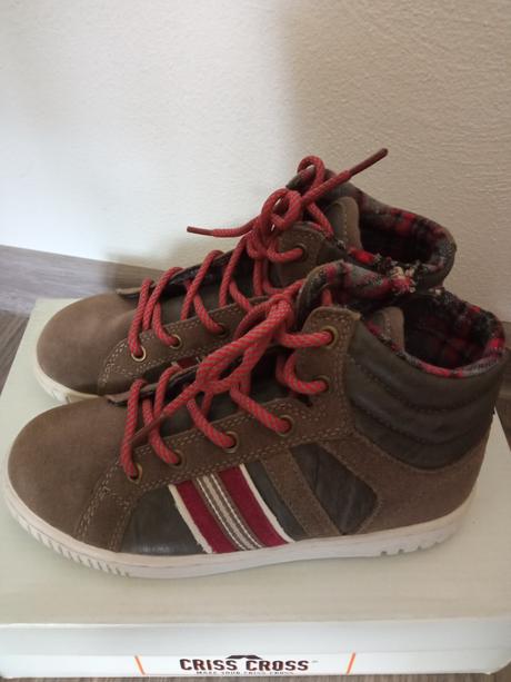 Nenosené chlapčenské topánky, 32