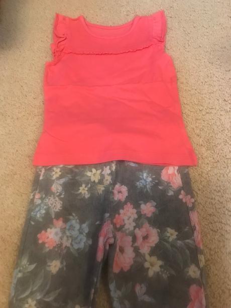 Krásne legíny s tričkom, 104