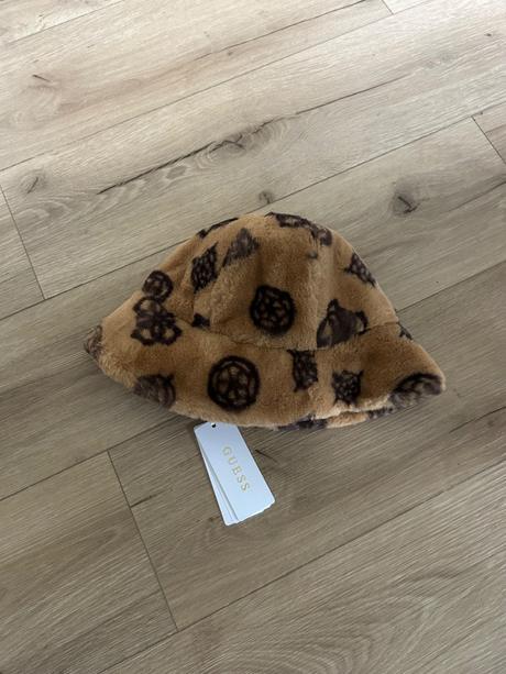 Guess klobuk nov, guess,m