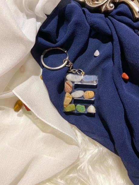 Ručne vyrobené živicové kľúčenky, 