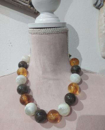 Náhrdelník vo farbe jantáru, 