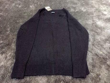 Jednoduchy cierny sveter do v v.38, 38