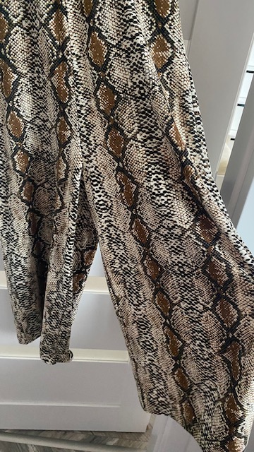 Zaujímavý overal, m