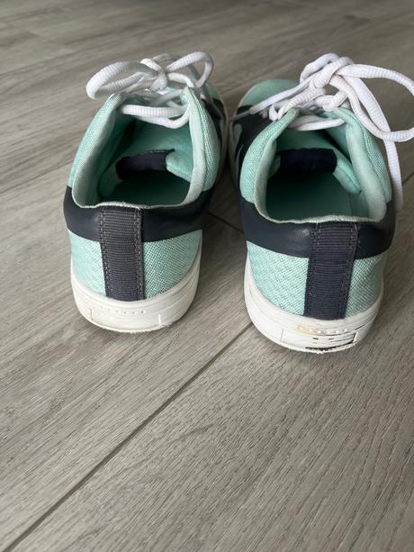 Krasne látkové tenisky, 40