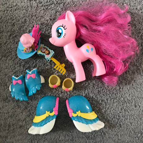 My little pony s oblecenim a klobukom, 