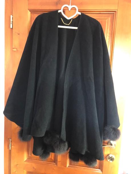 Pončo s pravou kozusinou, 