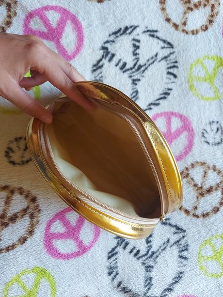 Zlatá kozmetická taštička, 