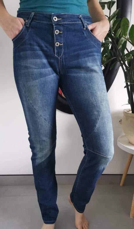 Rifle s gombíkmi, l