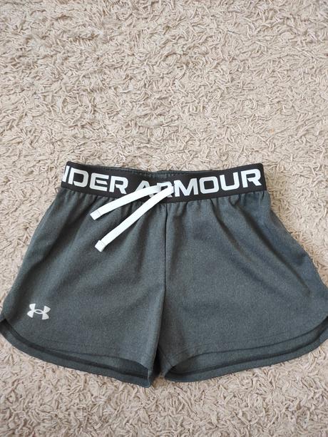 Šortky v 146/152, under armour,146