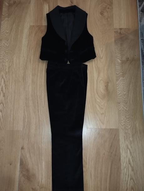 Zamatova vesta s nohavicami, 122