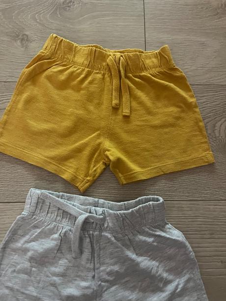Kraťasy 2ks 12-18m, f&f,80