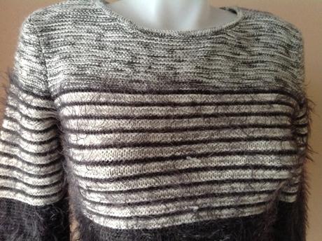 Chlpatý pulóver page one, s