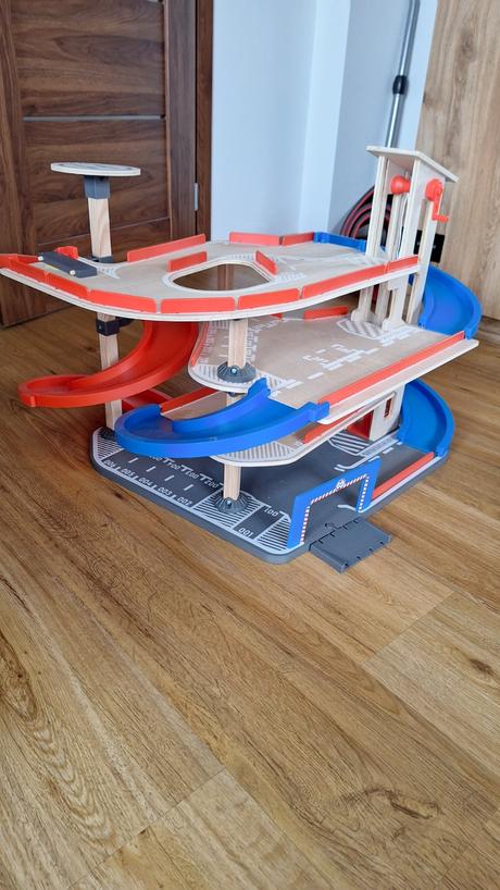 Parkovacia garáž poschodová, 