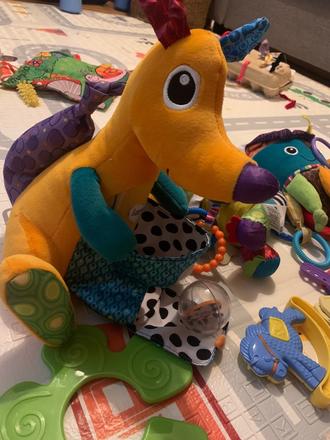 Kengura lamaze s vackom a guľôčkou, 