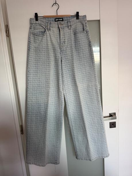 Široké rifle dkny s monogramom, dkny,l