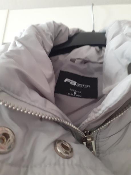 Zimna dievcenska siva vetrovka, 170