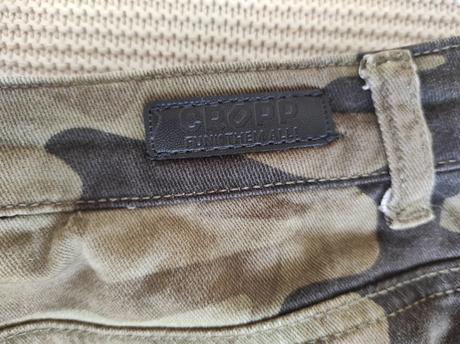 Maskáčové kraťasy cropp, 38