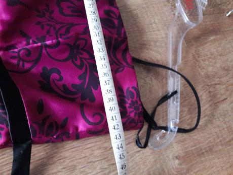 Spolocenske saty, 42