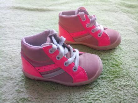 Velmi pohodlné makkucke topanocky, 22