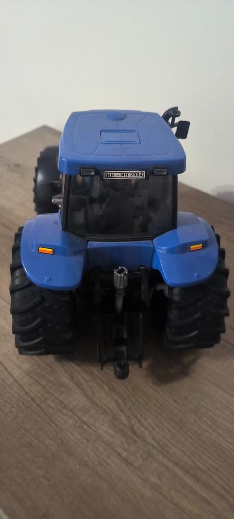 Traktor new holland t8040, 