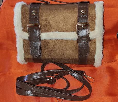 Hnedá krásna dámska kabelka, 