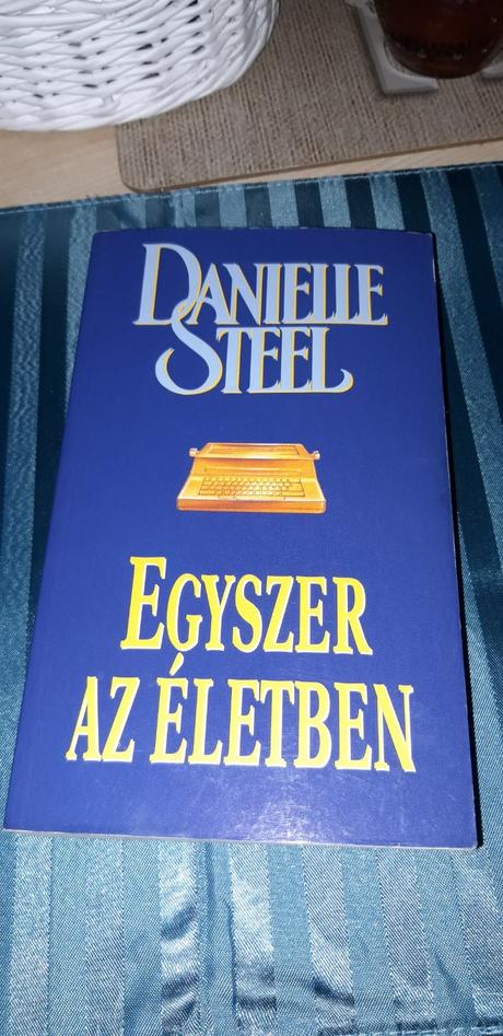 Kniha danielle steel, 