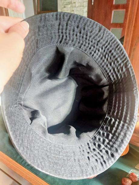 Klobuk, čiapka na jesen, ked prší,