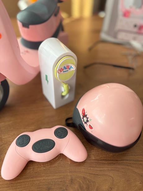 Motorka s prilbou baby born,