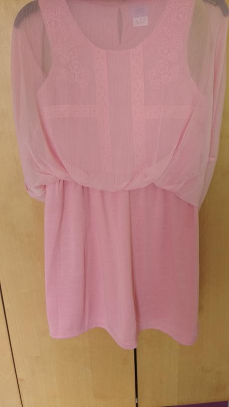 Krásne šaty - nenosené, boli iba oprané, f&f,134