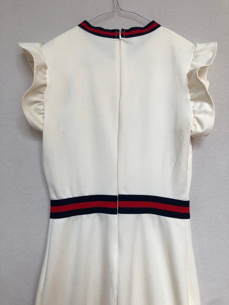 Vypasované šaty, s