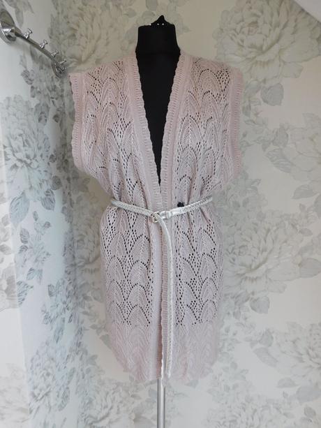 Pekna azurova vesta, 42