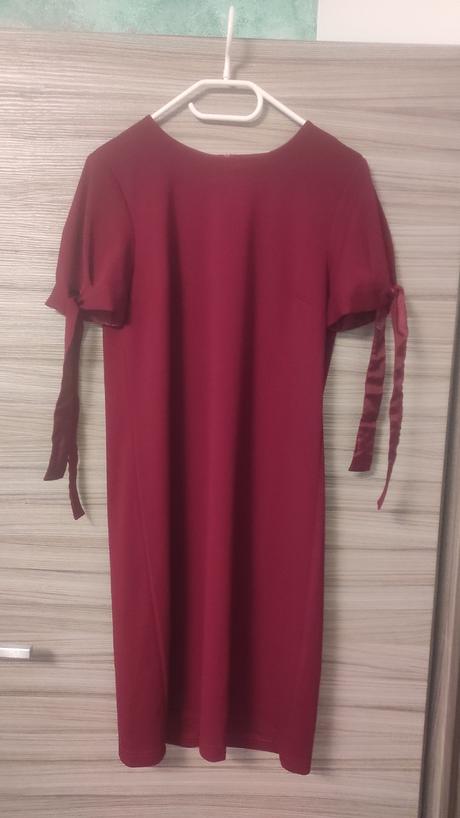 Šaty s viazaním na rukávoch, 38