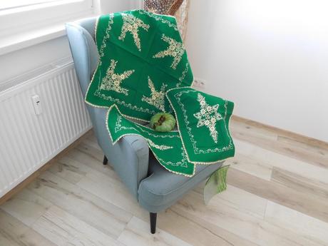 Smaragdovo zelený set obrusov ručne vyšívaný, 