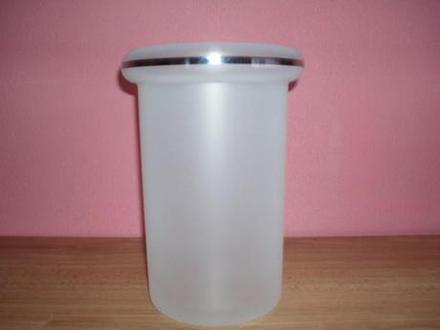 Nádobka na udržanie chladu,