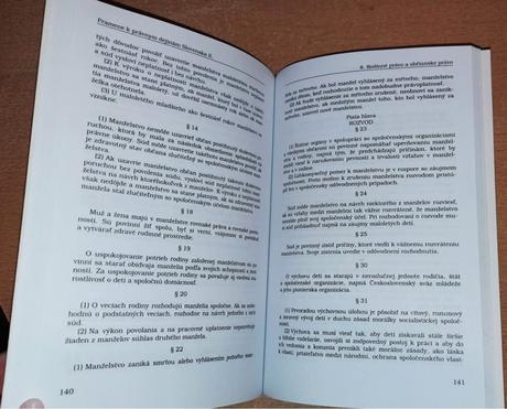 Predám učebnicu- pramene k právnym dejinám slovens, 