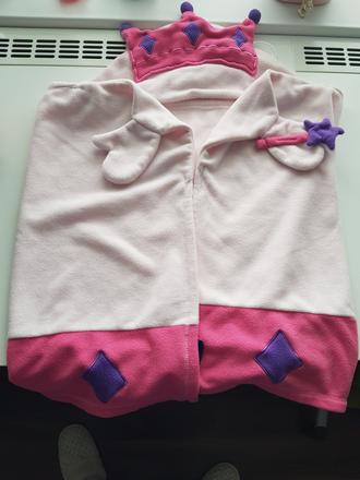 Krásna deka s kapucňou pre princeznú,