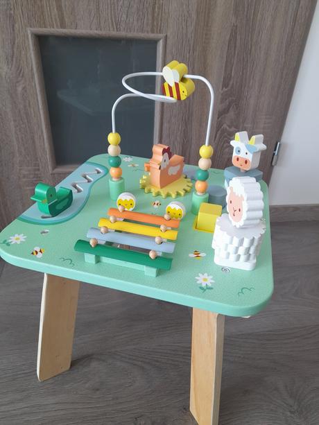 Janod dreveny motoricky stolik, 