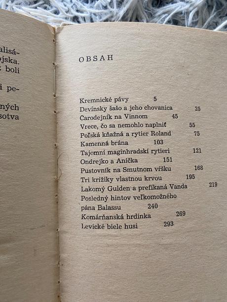 Krásna stará retro kniha povesti o hradoch 1971,