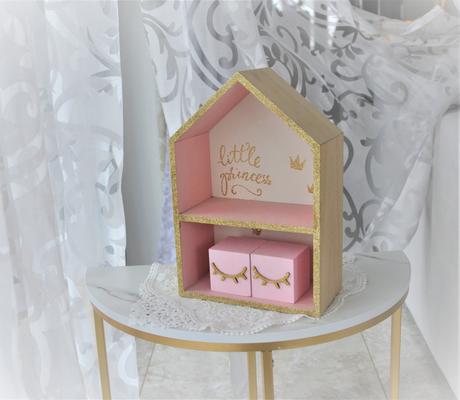 Drevená polica-domček,