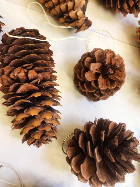 Naturálne ozdoby/šišky 60 ks, 