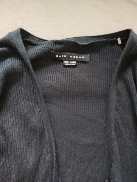 Svetrík čierny na gombíky, gate,m