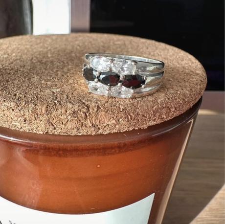 Krasny strieborny set c ciernymi a bielymi kristal, 