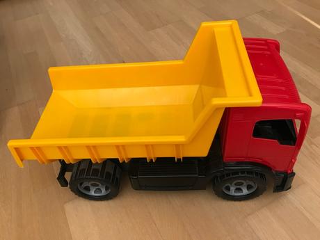 Veľké plastové nákladné auto,