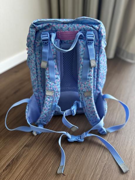 Skolska taska backman s prislusenstvom,